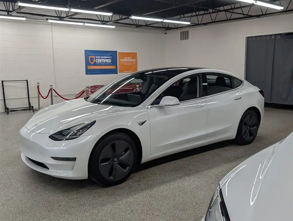 2019 Tesla Model 3 Standard Range Plus's photo