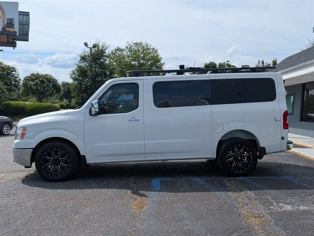 2018 Nissan NV 3500 SL V8's photo