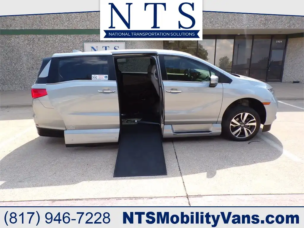 2023 Honda Odyssey Touring's photo