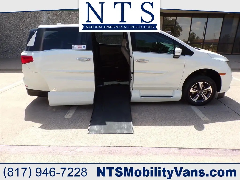 2019 Honda Odyssey Touring photo 1