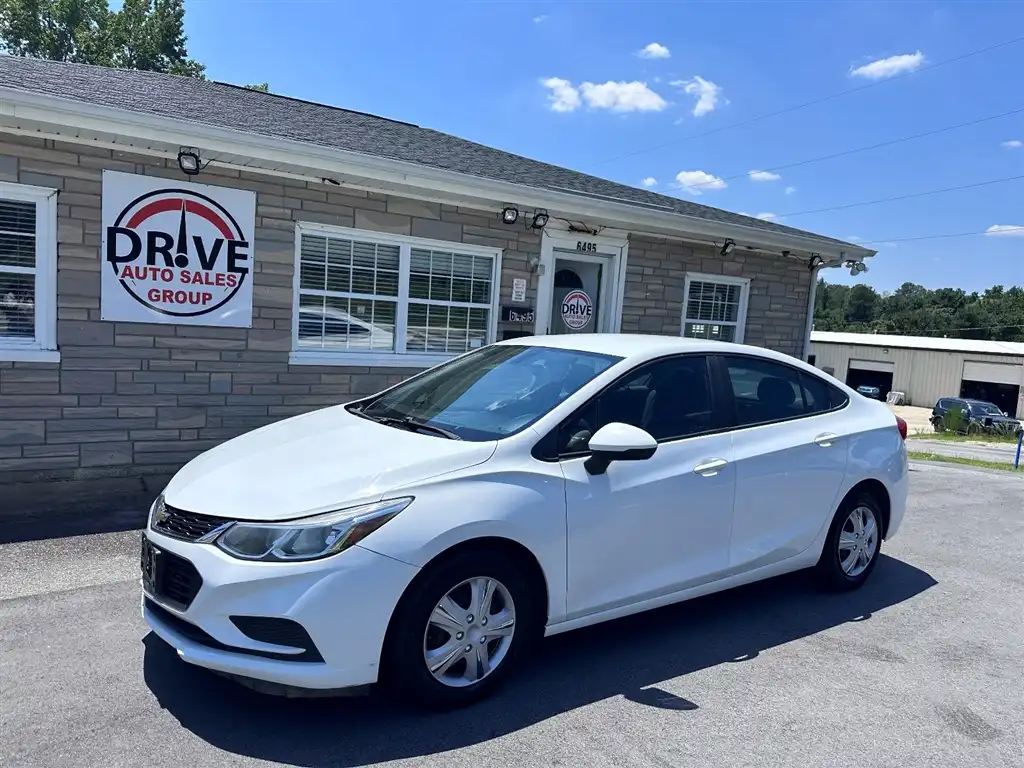 2017 Chevrolet Cruze LS Auto's photo