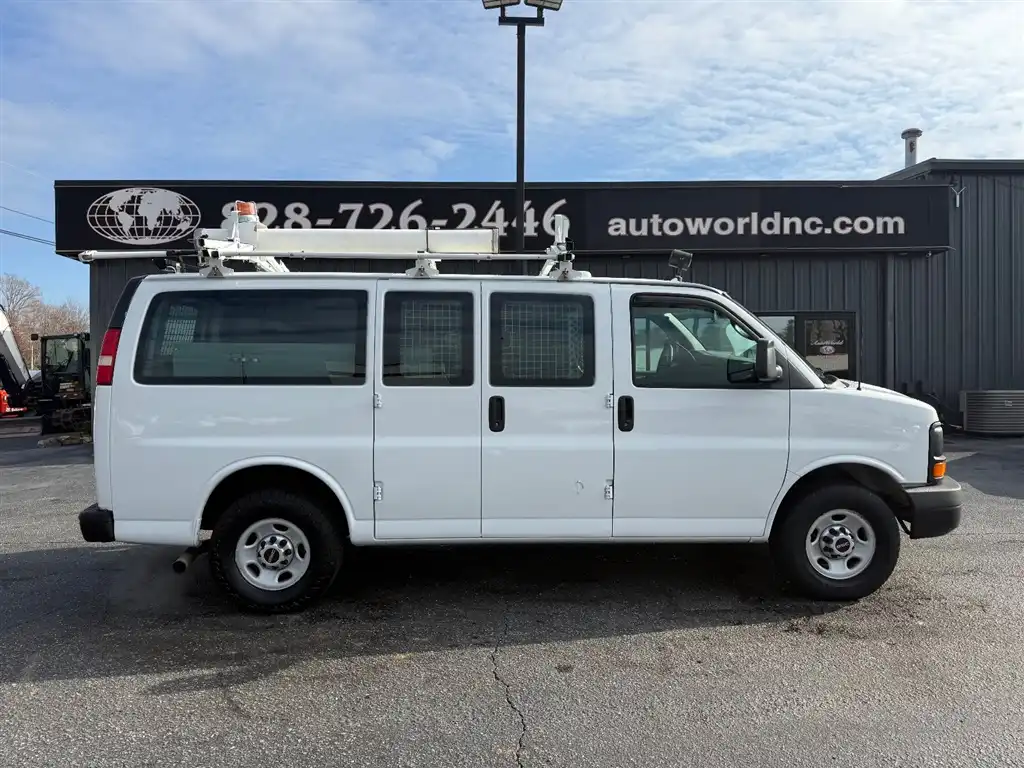 2013 GMC Savana 3500 Cargo Van's photo