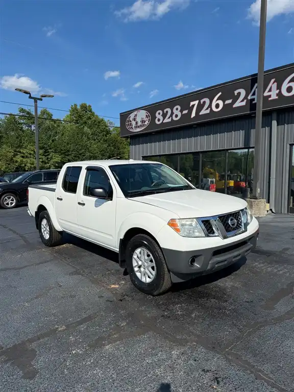 2017 Nissan Frontier 4.0 SV Crew Cab 4X4 AT SWB's photo