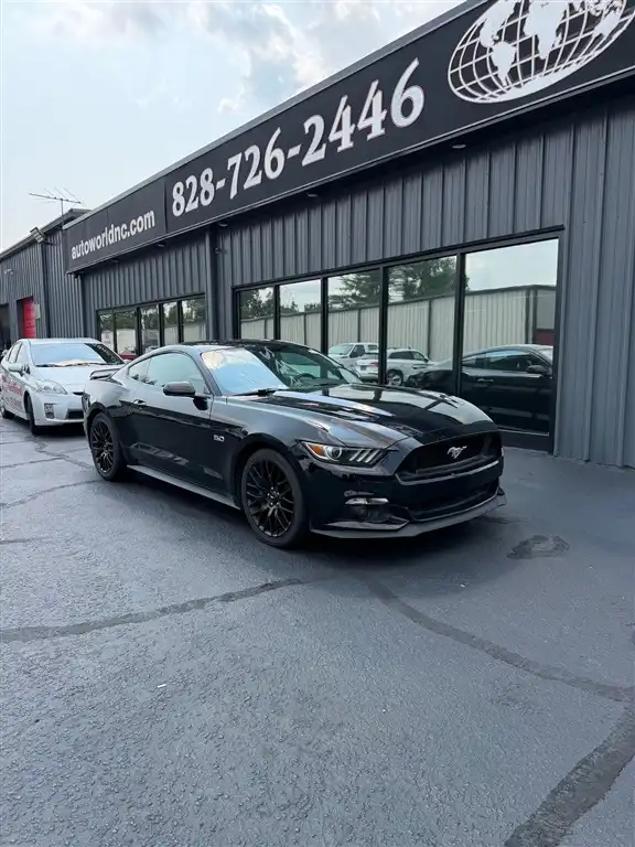 2017 Ford Mustang GT Coupe's photo