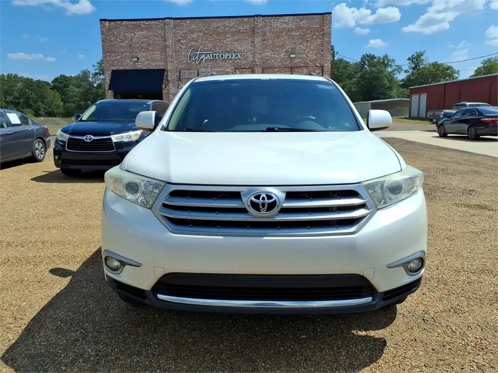 2013 Toyota Highlander Plus V6 photo 1