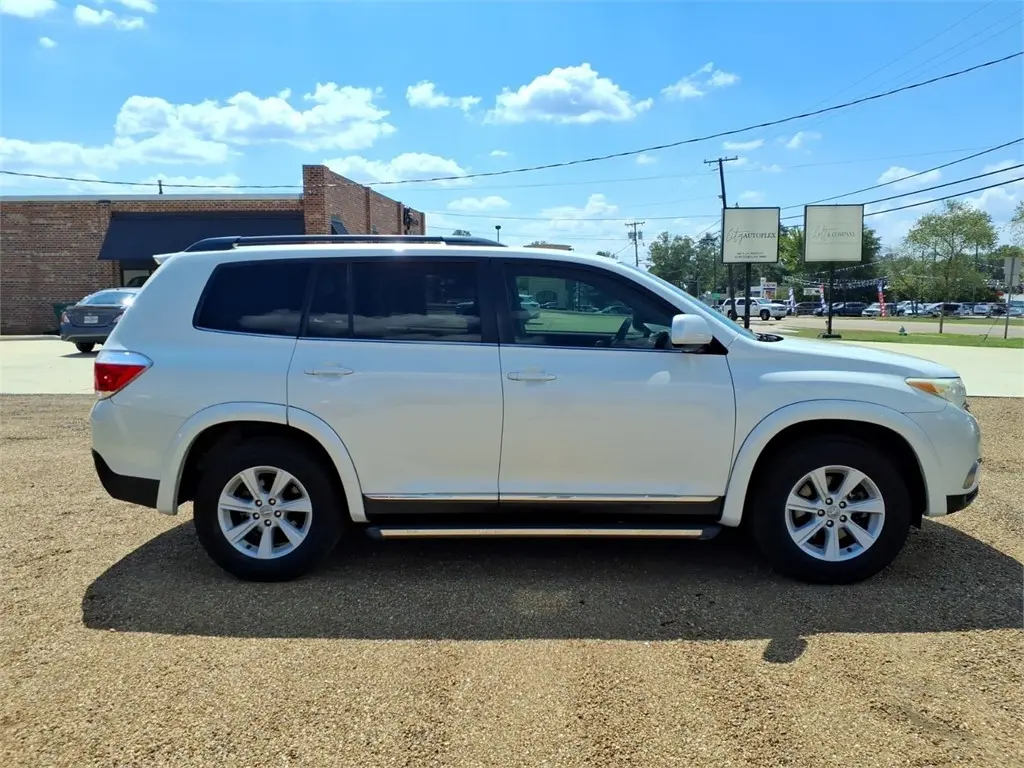 2013 Toyota Highlander Plus V6 photo 3