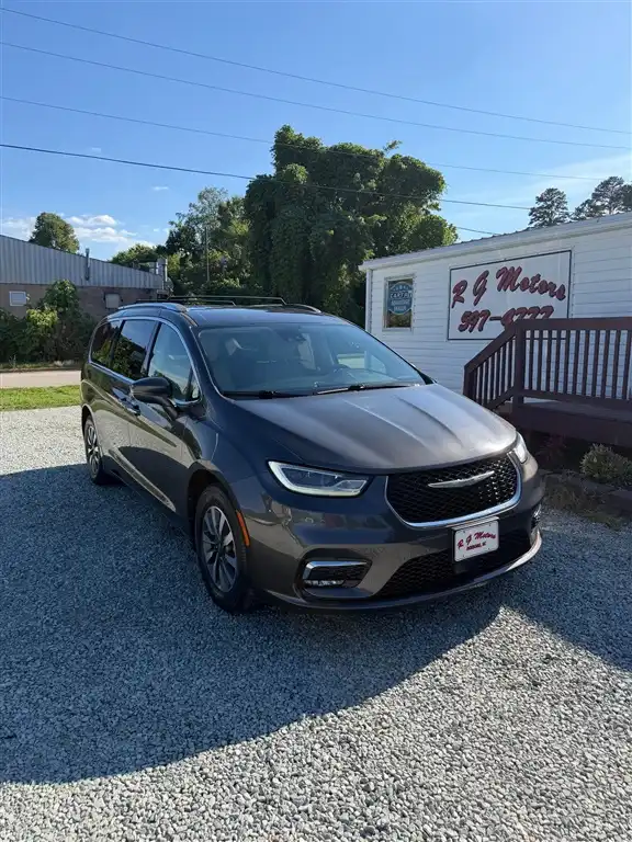 2021 Chrysler Pacifica Touring L's photo