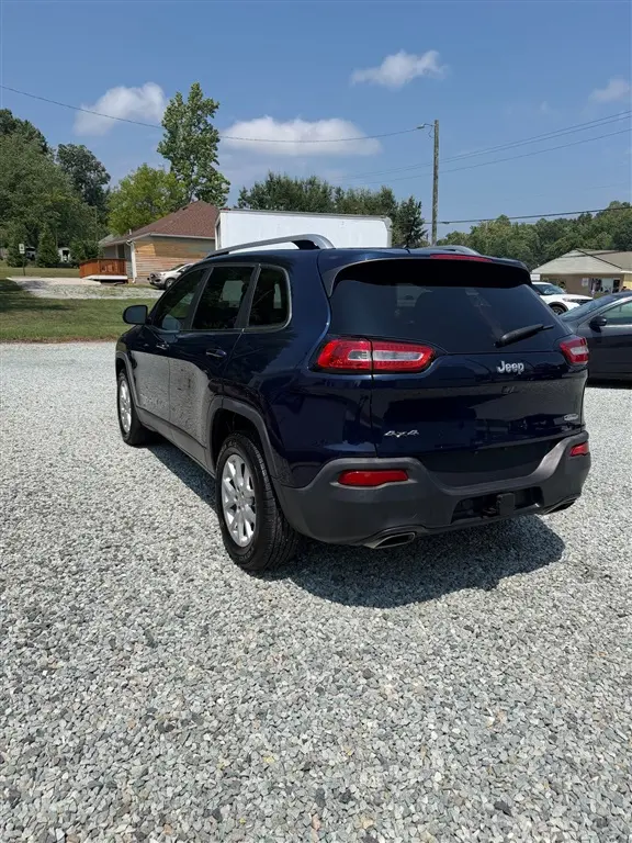 2015 Jeep Cherokee Latitude 4WD photo 5