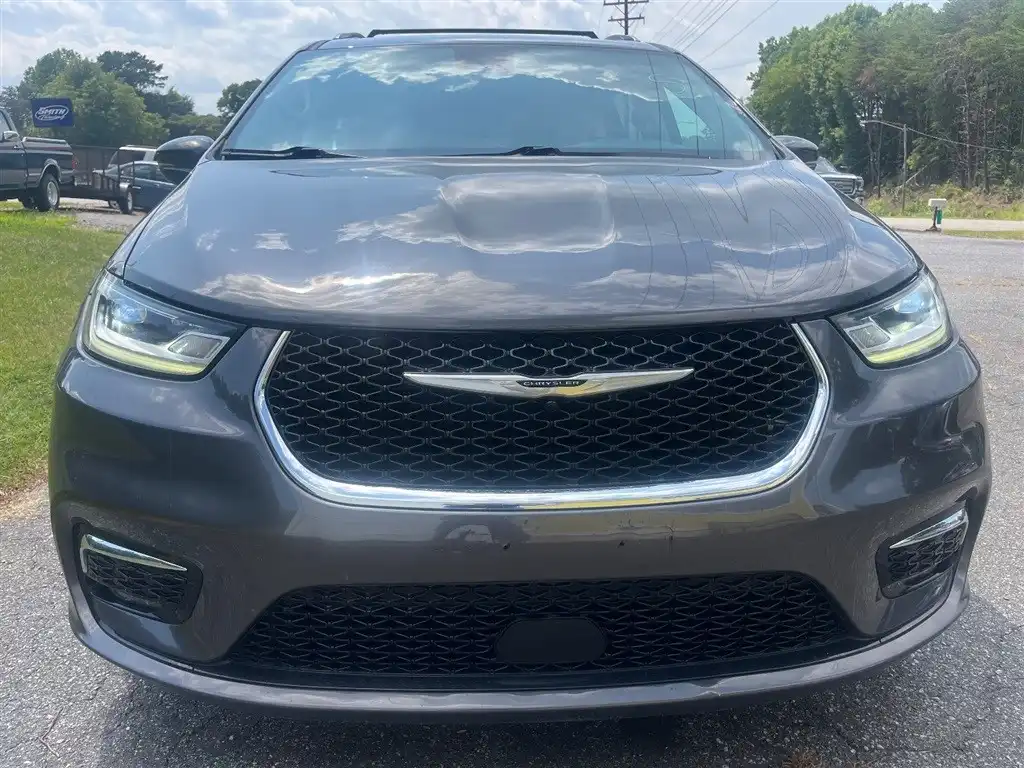 2021 Chrysler Pacifica Touring L's photo