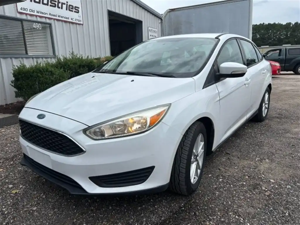 2015 Ford Focus Sedan SE's photo