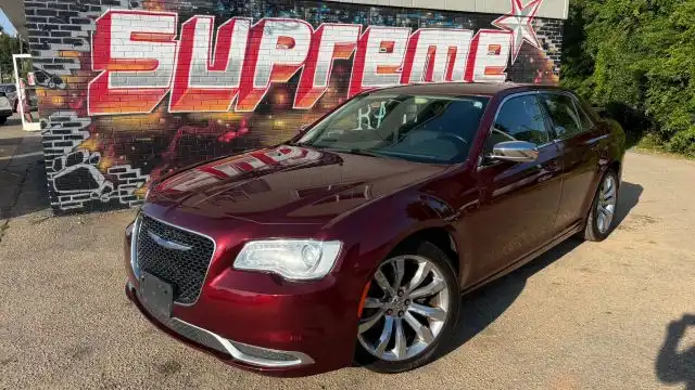 2018 Chrysler 300 Touring's photo