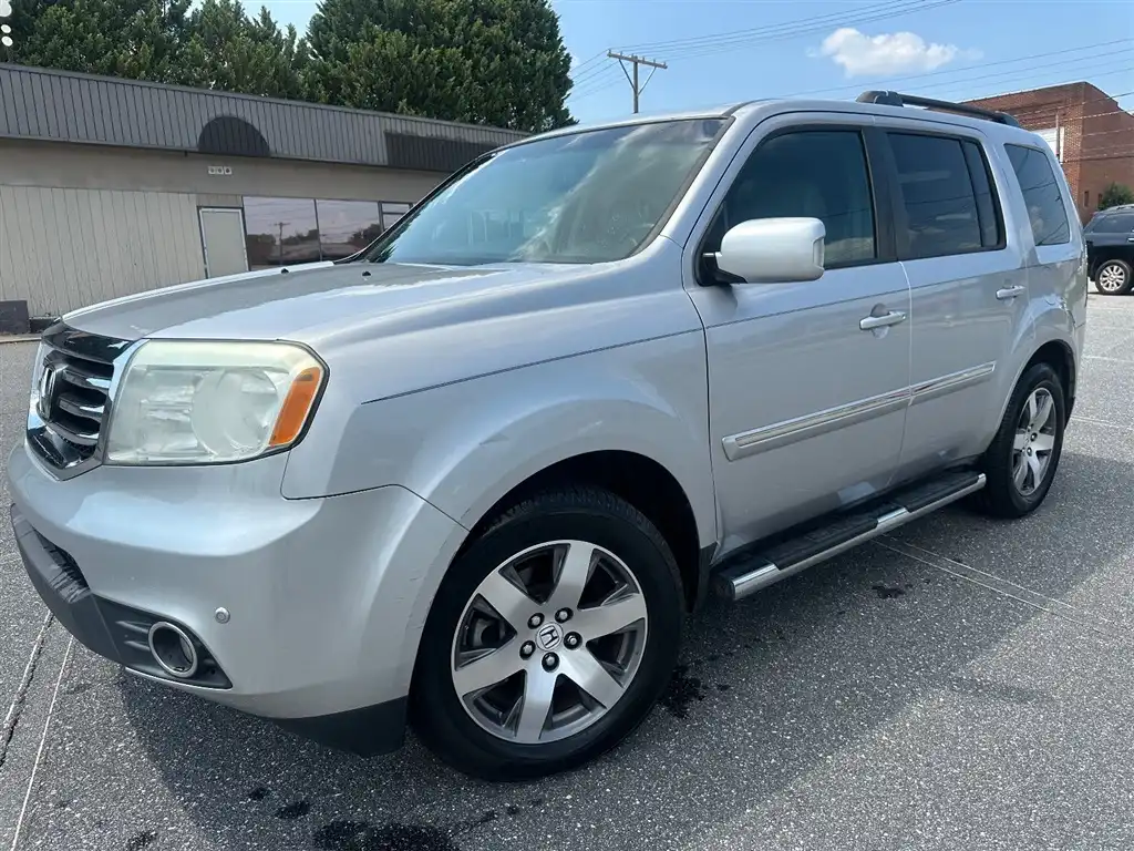 2015 Honda Pilot 2WD Touring w/RES & Navigation's photo