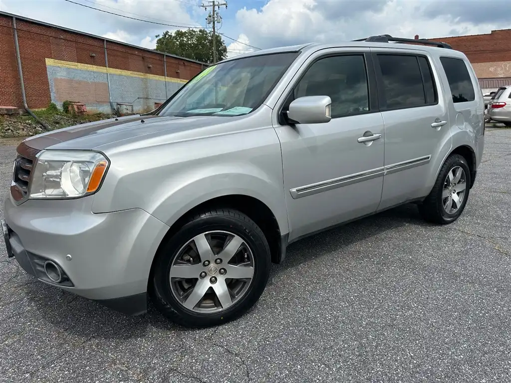 2012 Honda Pilot Touring 4WD Navigation RES's photo