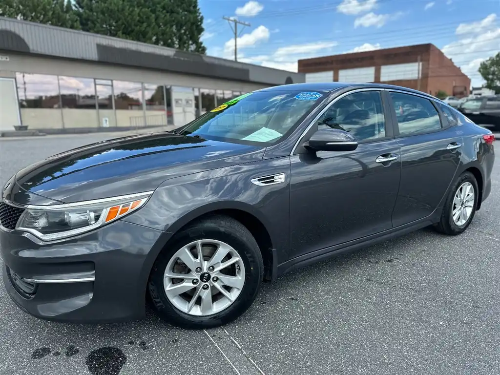 2017 Kia Optima LX Auto's photo