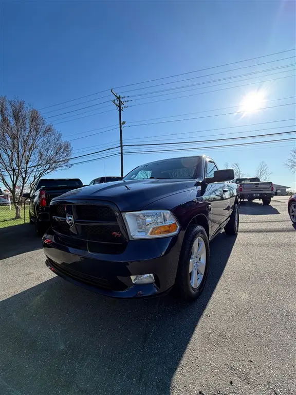 2012 RAM 1500 Express 4x4 Regular Cab SWB photo 3