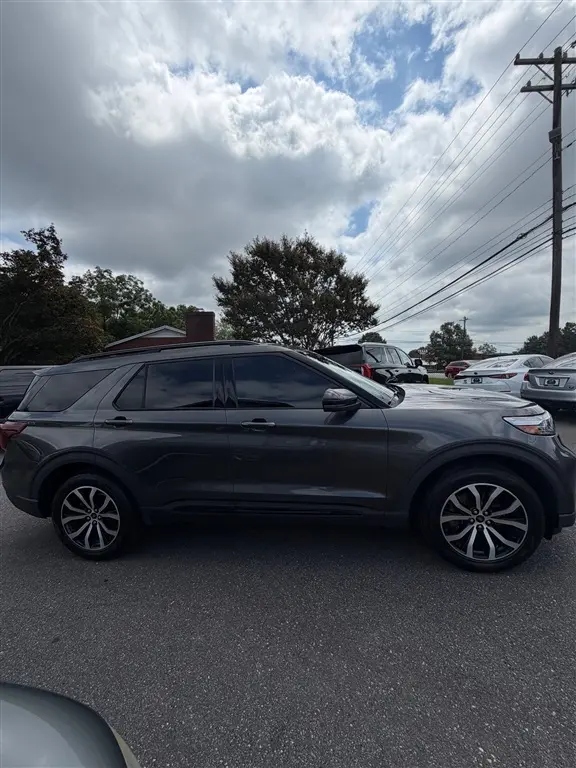 2020 Ford Explorer ST 4WD photo 4