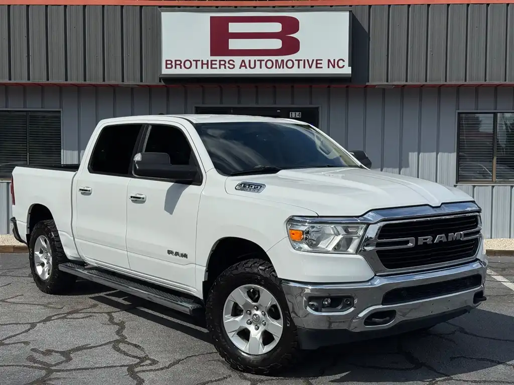 2020 RAM 1500 Big Horn/Lone Star 4x4 Crew Cab 5'7's photo