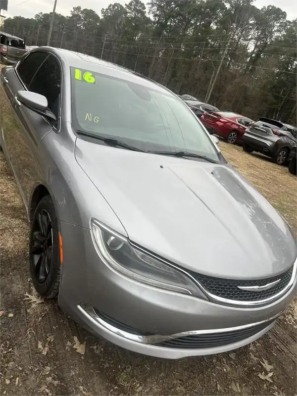 2016 Chrysler 200 Limited's photo