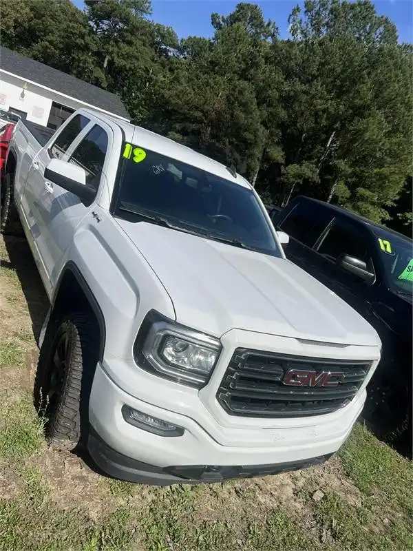 2019 GMC Sierra 4WD Double Cab Standard Box's photo