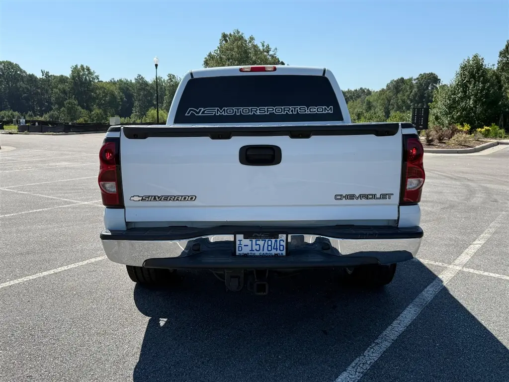 2005 Chevrolet Silverado 1500 LS Crew Cab photo 3