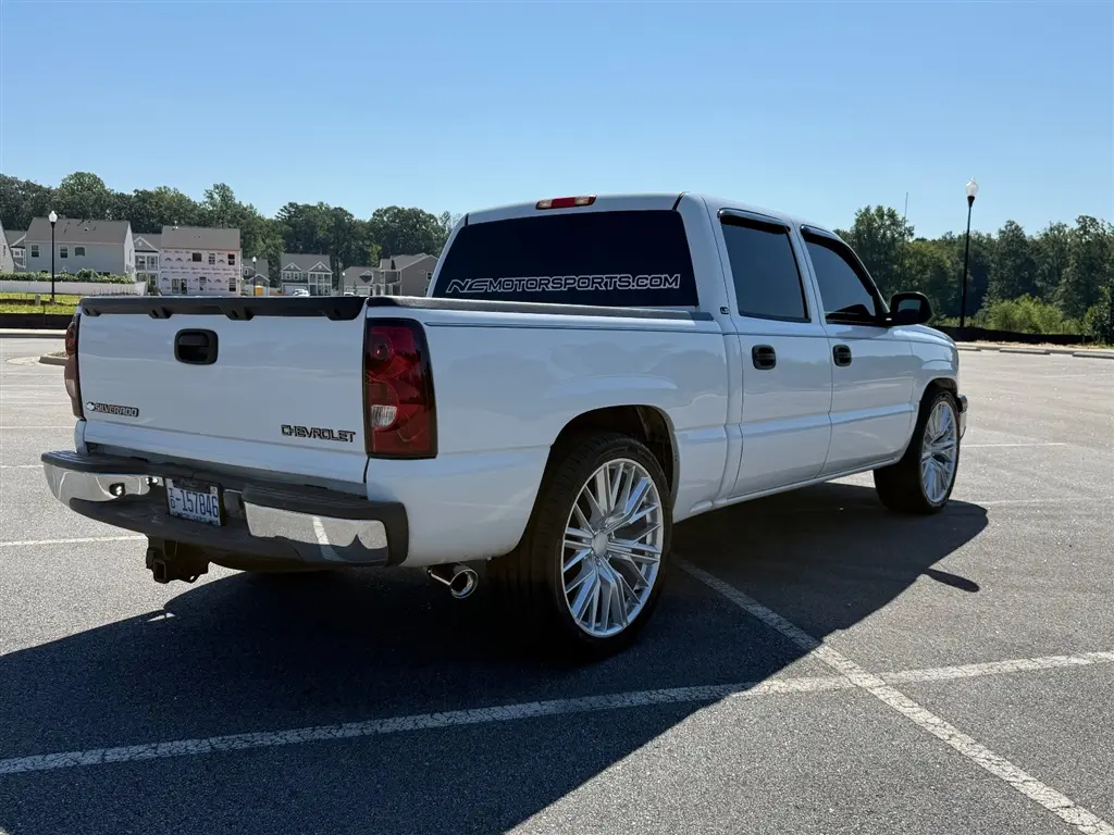 2005 Chevrolet Silverado 1500 LS Crew Cab photo 4