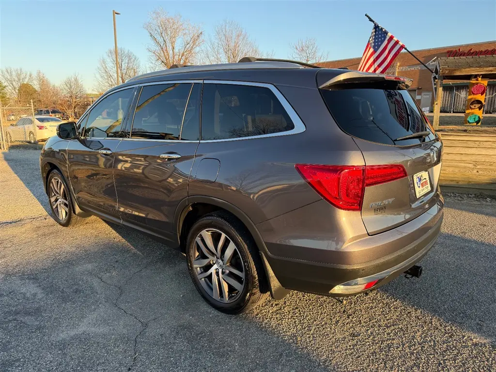 2017 Honda Pilot 4WD Elite photo 3
