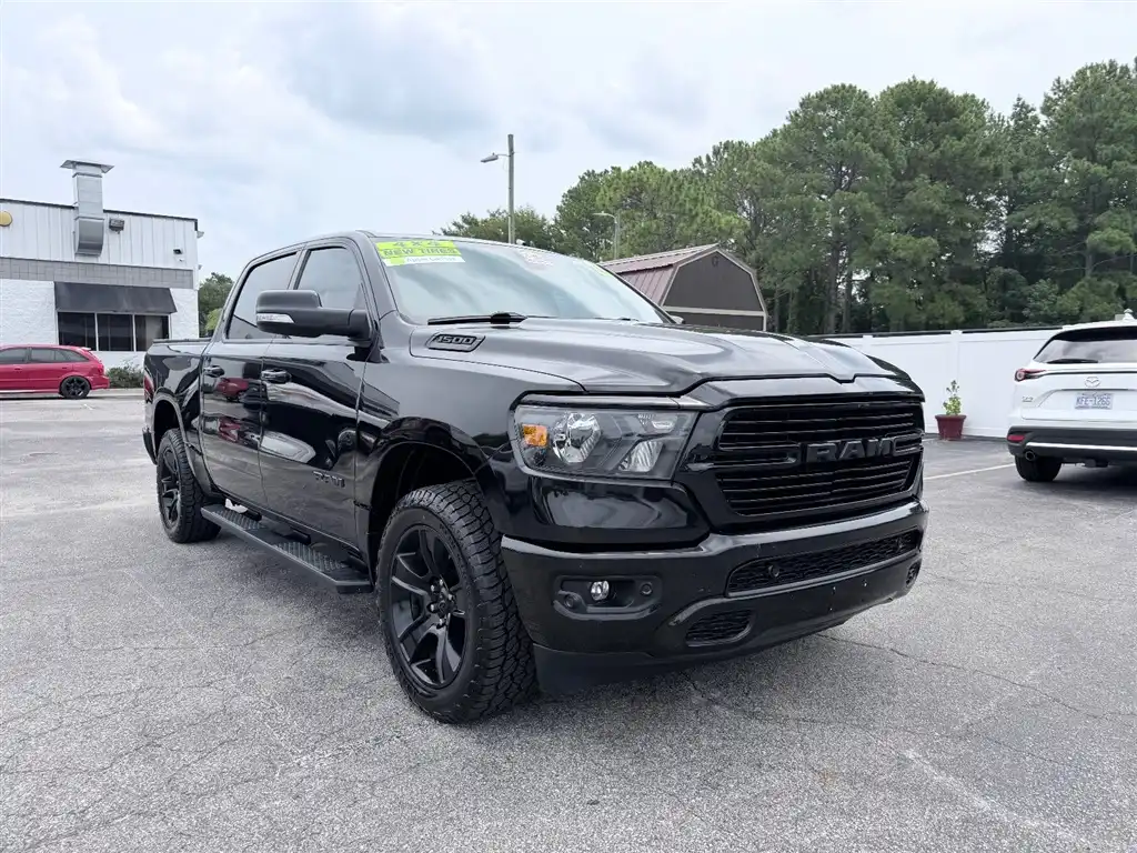 2020 RAM 1500 Big Horn/Lone Star 4x4 Crew Cab 5'7's photo