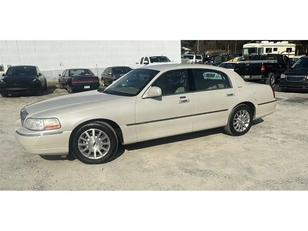 2007 Lincoln Town Car Signature's photo