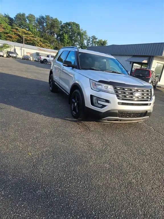 2017 Ford Explorer XLT FWD's photo