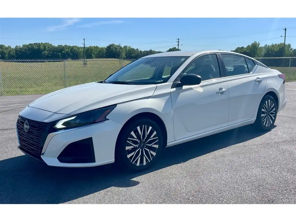 2025 Nissan Altima 2.5 SV's photo