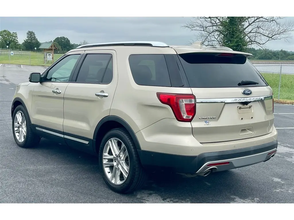 2017 Ford Explorer Limited FWD photo 4