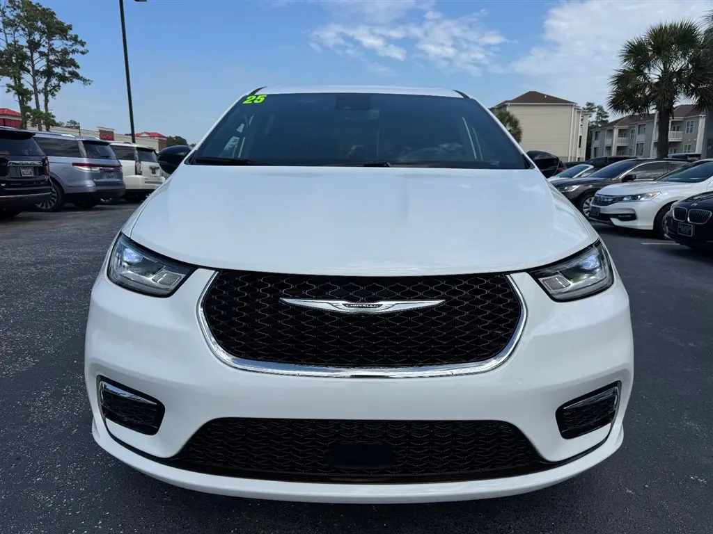 2025 Chrysler Pacifica Select photo 3