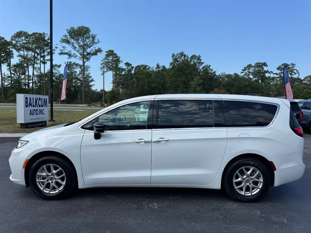 2025 Chrysler Pacifica Select photo 5