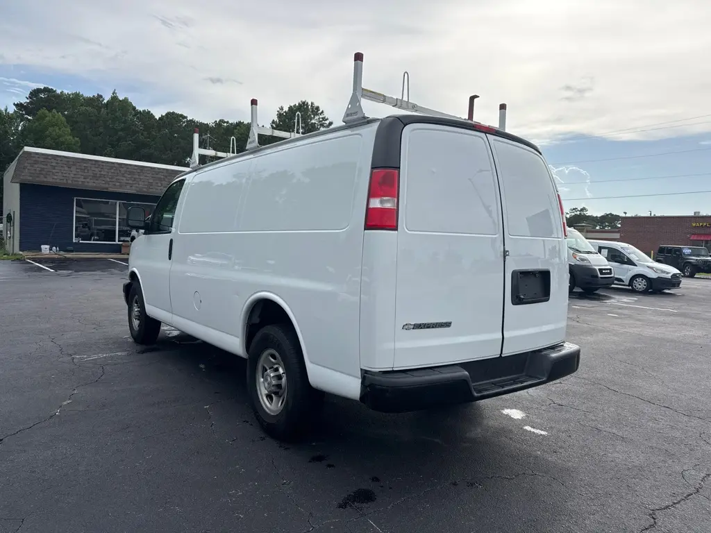 2018 Chevrolet Express 2500 Work Van HD photo 3
