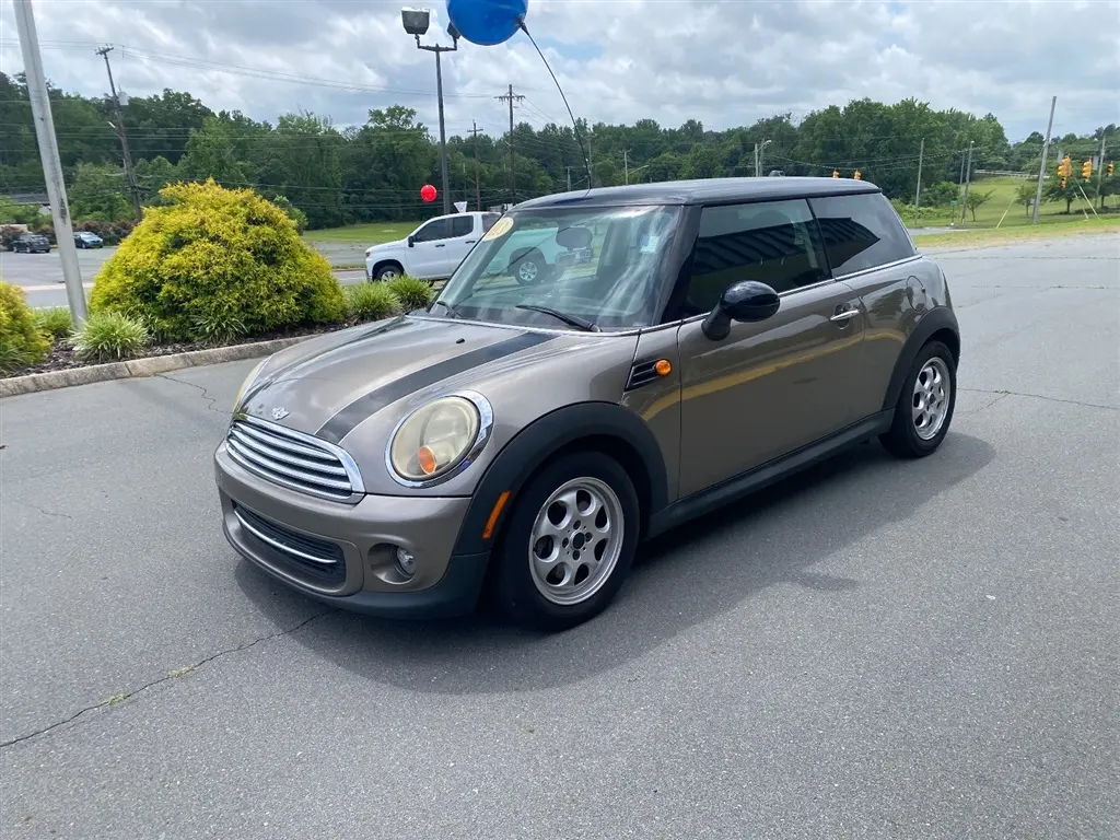 2013 MINI Cooper Base photo 3