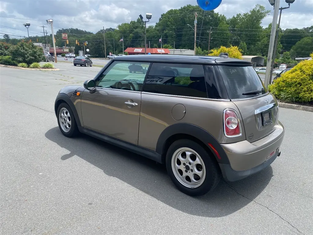 2013 MINI Cooper Base photo 4