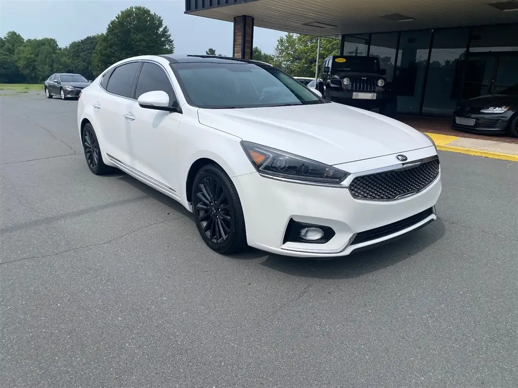 2017 Kia Cadenza Premium's photo