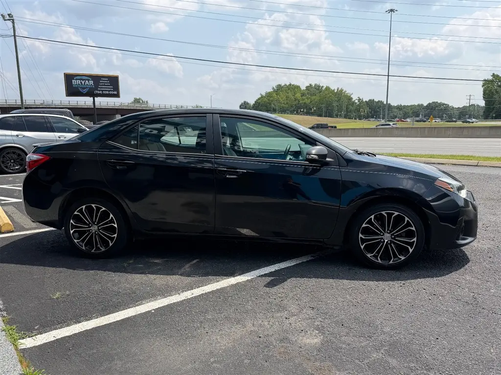 2014 Toyota Corolla S Plus AT photo 3