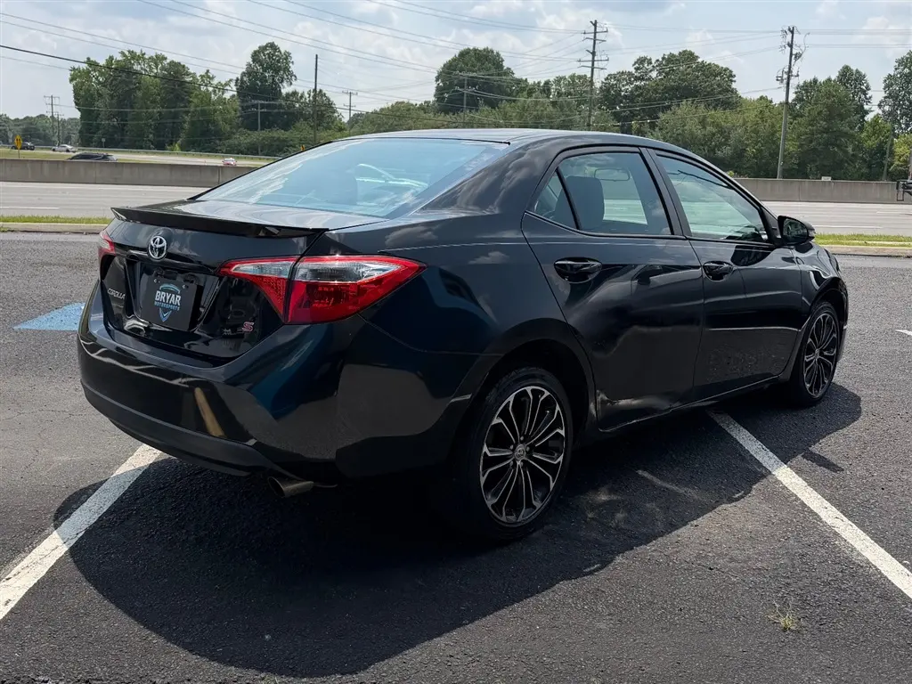 2014 Toyota Corolla S Plus AT photo 4