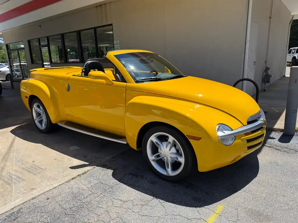 2004 Chevrolet SSR LS's photo