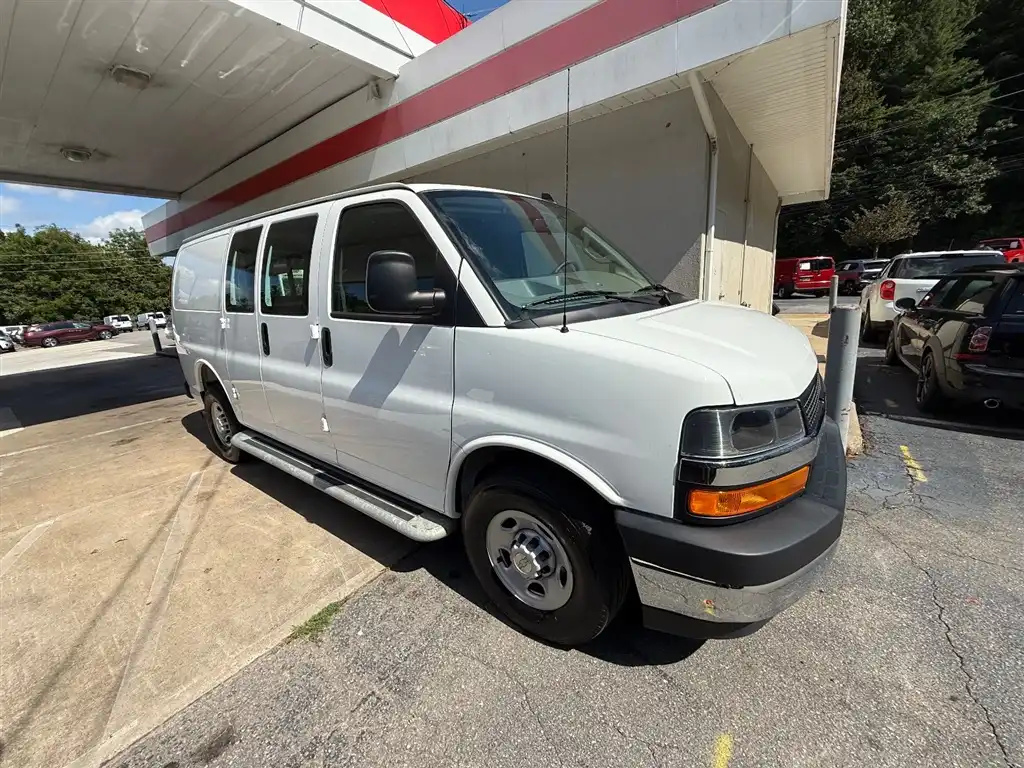 2025 Chevrolet Express Work Van HD 2500's photo