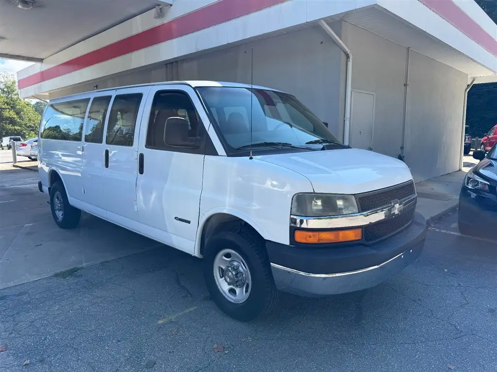 2003 Chevrolet Express 3500 Extended's photo