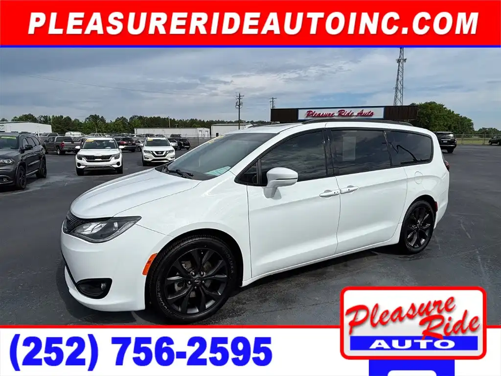 2020 Chrysler Pacifica Limited's photo