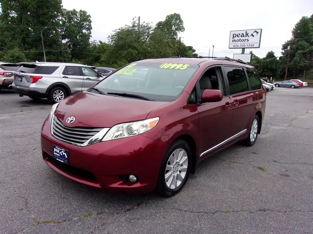 2012 Toyota Sienna Limited V6 AWD 7-Passenger's photo