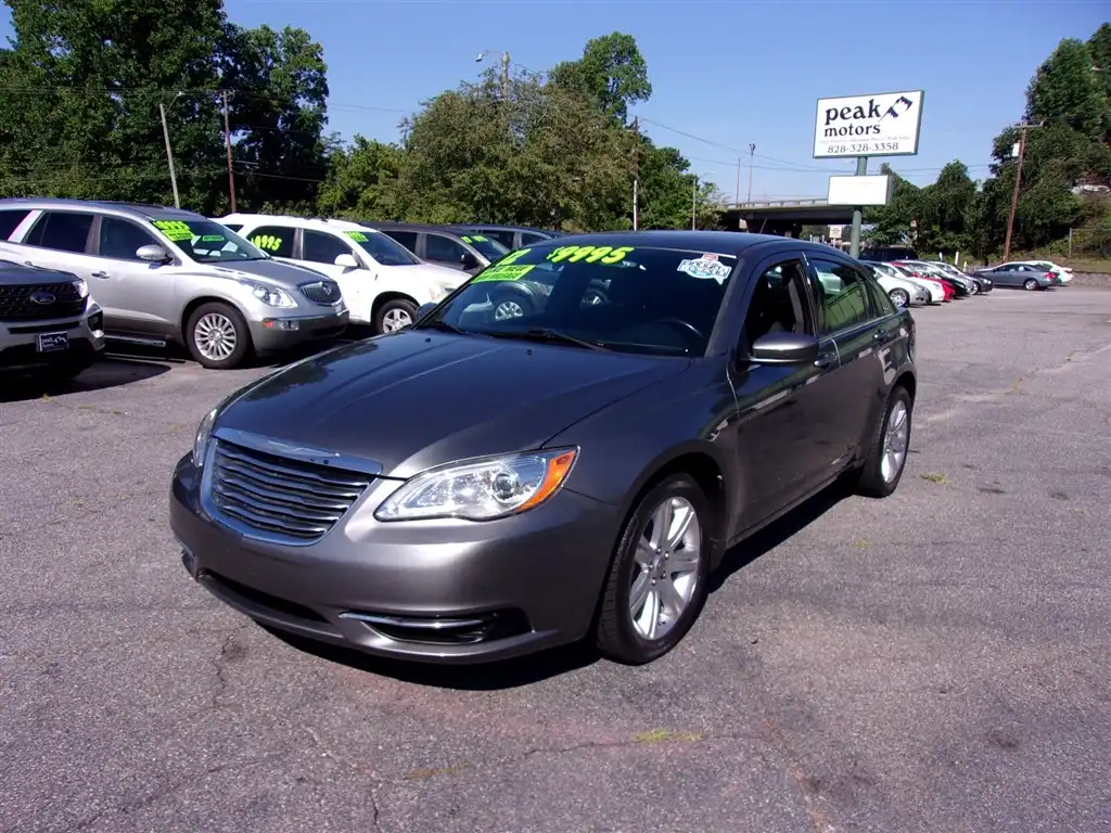 2012 Chrysler 200 Touring's photo