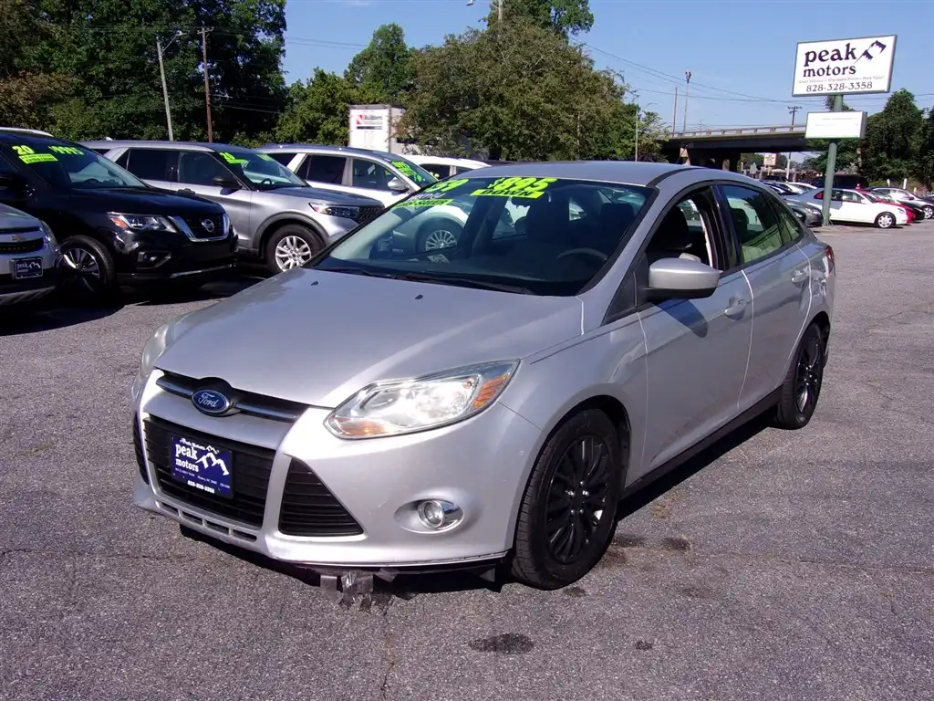 2012 Ford Focus Sedan SE's photo