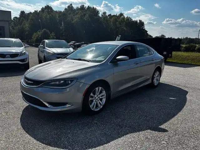 2015 Chrysler 200 Limited's photo