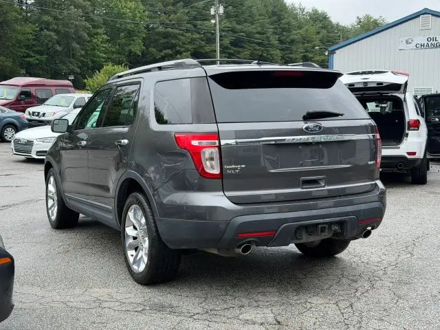 2015 Ford Explorer XLT 4x4 photo 3
