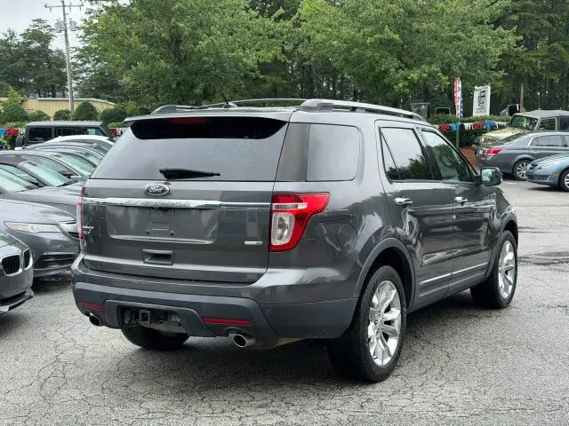 2015 Ford Explorer XLT 4x4 photo 5