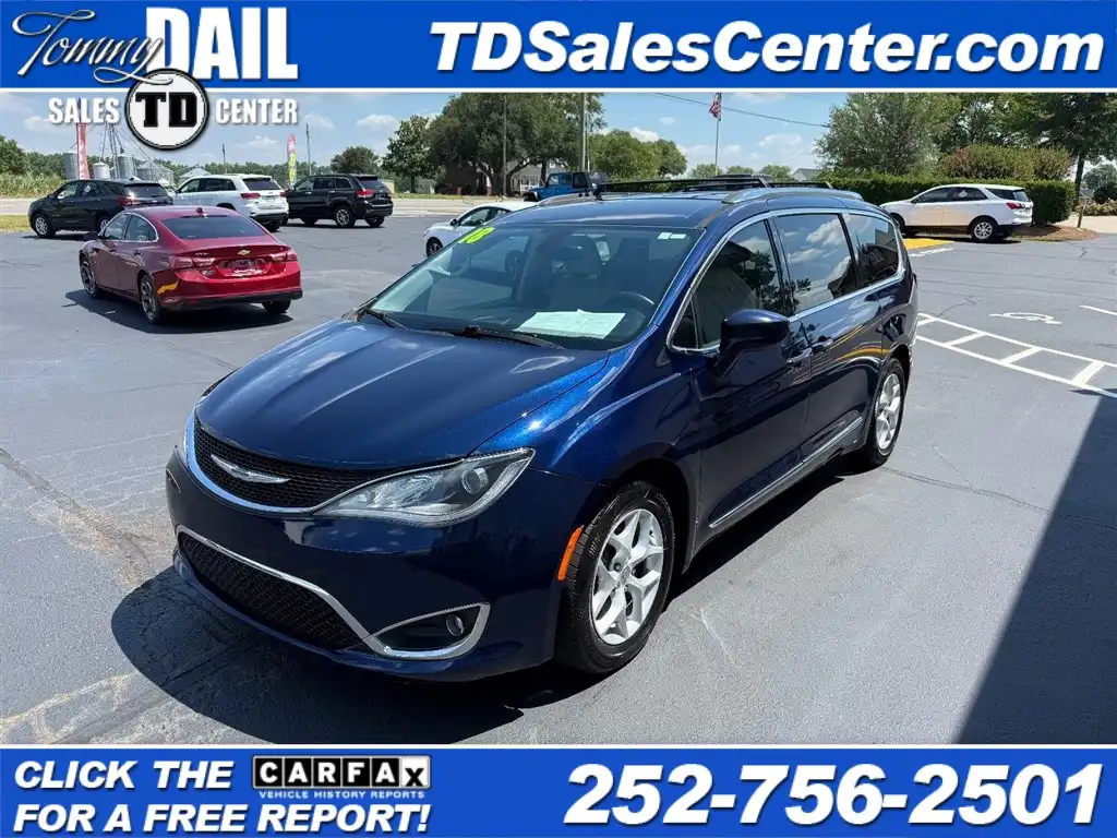 2018 Chrysler Pacifica Touring L Plus's photo